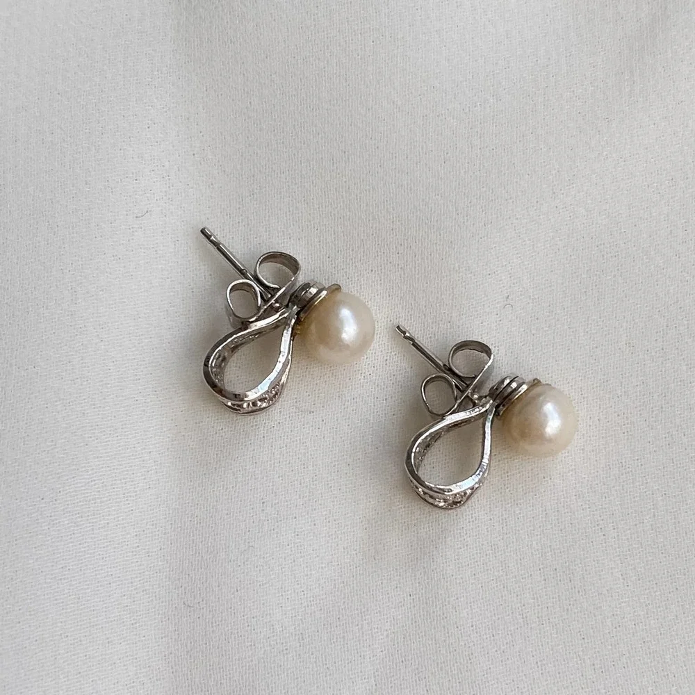 VTG Ivory Pearl Silver Loop Earrings